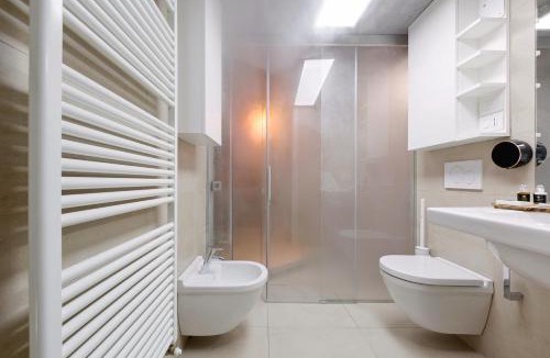 Como City Centre Apartment | Haven Loft Como - Private Spa, Parking & Jacuzzi