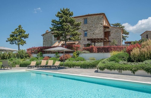 Umbertide Apartment | Heated Infinity Pool | Restored Farmhouse & Views