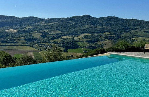 Umbertide Apartment | Heated Infinity Pool | Restored Farmhouse & Views