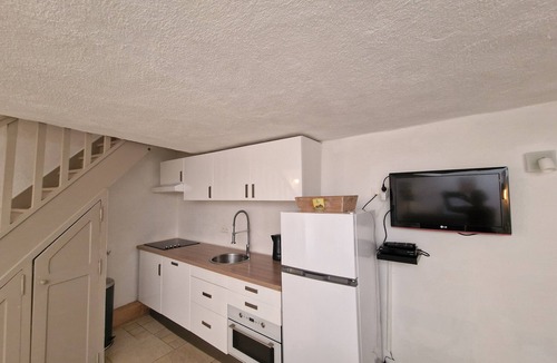Plan-de-la-Tour Apartment | Heerlijk Vakantiehuis Les Pennes 4 met 3 Slaapkamers, Zeer Groot Privé Terras