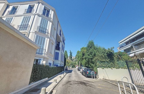 California - Pezou Apartment | Henri Camille Real Estate- Mikaela - Studio with terrace