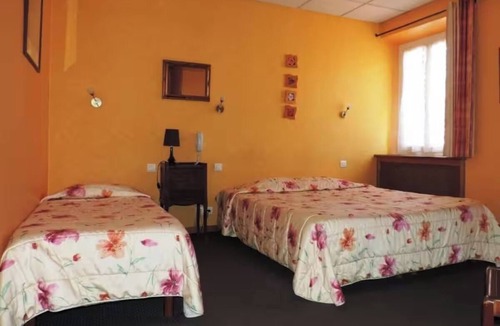 Digne-les-Bains Hotel | Historic 3-Guest Triple Room | Pet-Friendly Enclosed Garden | Town Center Locati