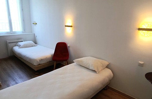 Digne-les-Bains Hotel | Historic 4-Guest Family Room | Pet-Friendly Picnic Garden | Downtown Location