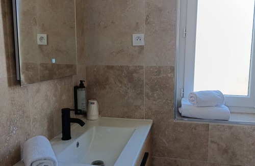 Digne-les-Bains Hotel | Historic 4-Guest Family Room | Pet-Friendly Picnic Garden | Downtown Location