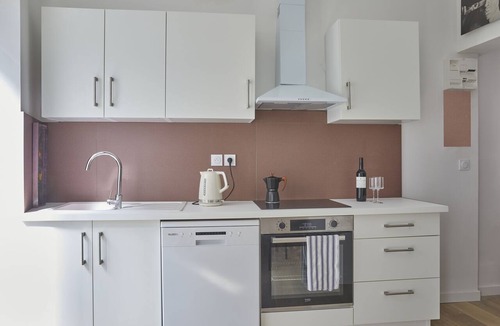 Beziers City Centre Apartment | Historic Beziers flat with A/C,next to les Halles