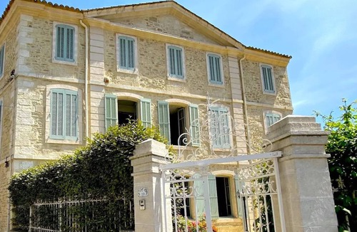 Meynes House | Historic wine property in Provence