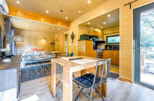 Arpaillargues-et-Aureillac House | Holiday Home 'Lodge Exotique 1 - Mas De Rey' with Private Terrace, Wi-Fi & Air Conditioning