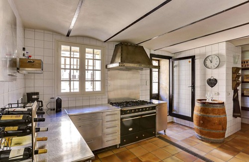 Entraigues-sur-la-Sorgue House | Holiday home with airconditioning, heated pool, peaceful countryside setting