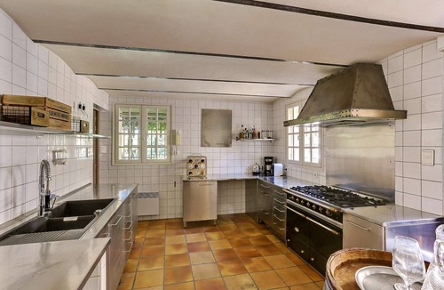 Entraigues-sur-la-Sorgue House | Holiday home with airconditioning, heated pool, peaceful countryside setting