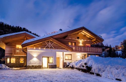 Selva di Val Gardena Apartment | Holiday Apartment "Piciulei Pitl" with Mountain View, Garden, and Wi-Fi