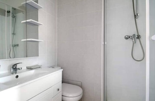 Carnoux-en-Provence Apartment | Holiday Apartment "Agréable Studio Au Calme" with Private Terrace & Wi-Fi