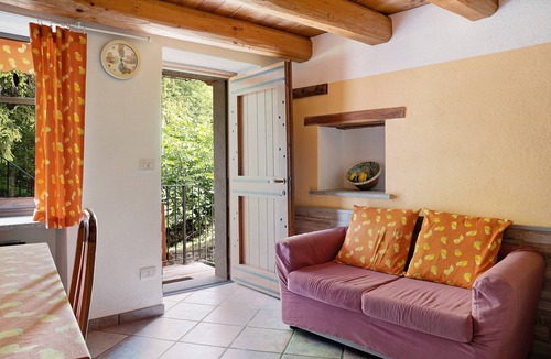 Prazzo Apartment | Holiday Apartment "Arnica Tano Di Grich" with Mountain View, Shared Terrace & 2 Balconies