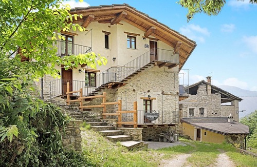 Prazzo Apartment | Holiday Apartment 'Anemone Tano Di Grich'"with Mountain View, 2 Balconies & Shared Terrace