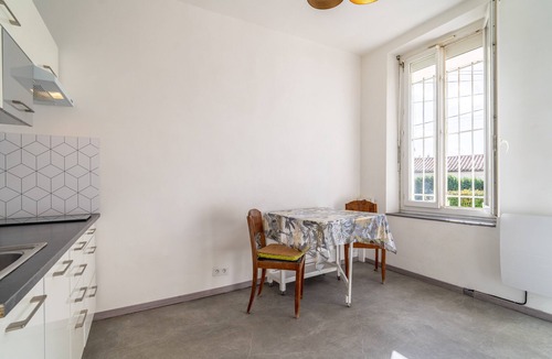 Cuxac-dʼAude Apartment | Holiday Apartment Les Pieds dans l'Aude – Renovated, Central, with Terrace