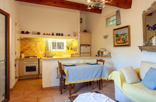 Ceyreste Apartment | Holiday Apartment "Les Cigales" with Mountain View, Private Garden & Wi-Fi