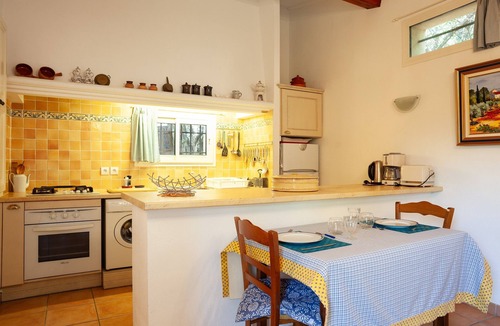 Ceyreste Apartment | Holiday Apartment "Les Cigales" with Mountain View, Private Garden & Wi-Fi