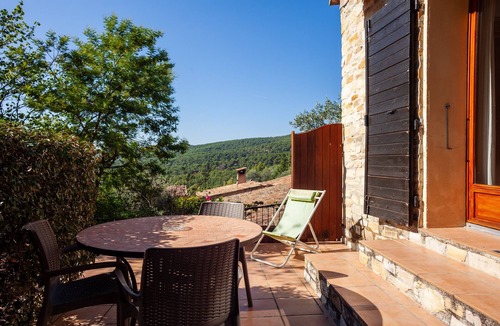 Ceyreste Apartment | Holiday Apartment "Les Cigales" with Mountain View, Private Garden & Wi-Fi