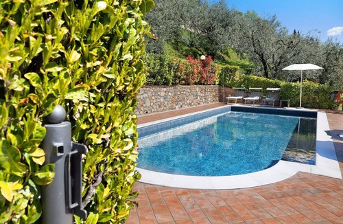 Gardola Apartment | Holiday Apartment 'Rustico Spagnol 1' with Lake View, Pool & Wi-Fi