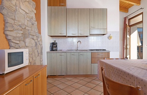 Gardola Apartment | Holiday Apartment 'Rustico Spagnol 2' with Lake View, Pool & Wi-Fi