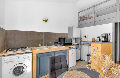 La Robine-sur-Galabre House | Holiday Home 'Les Iris' with Mountain View, Private Terrace and Wi-Fi