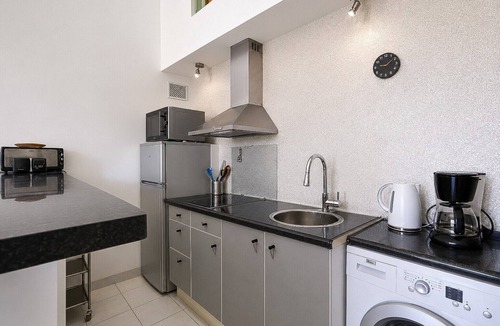 Septemes-les-Vallons House | Holiday Home "Location Saisonnière T2 Duplex" with Private Pool, Wi-Fi & Air Conditioning