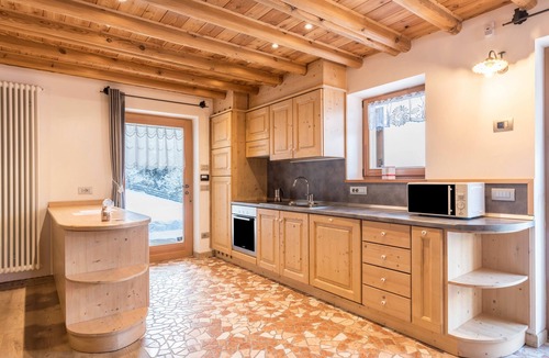 Bedollo House | Holiday Home "Baita Nonno Ghino" with Mountain View, Garden and Wi-Fi