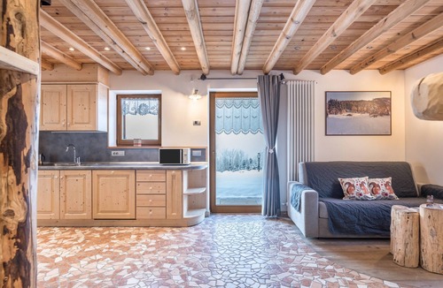 Bedollo House | Holiday Home "Baita Nonno Ghino" with Mountain View, Garden and Wi-Fi