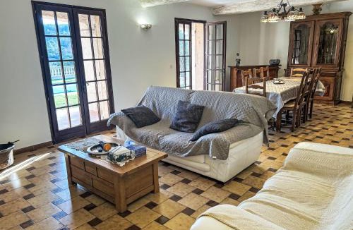 Cabasse House | Holiday Home beheizter Pool ab Mitte April by Interhome