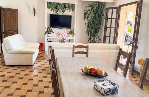 Cabasse House | Holiday Home beheizter Pool ab Mitte April by Interhome