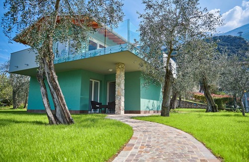 Malcesine Villa | Holiday Home Casa Titi with Lake View, Garden, Private Terrace & Wi-Fi