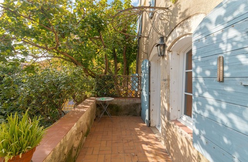 Tavernes House | Holiday Home 'Demeure Vigneronne Avec Jardin' with Mountain View, Private Terrace and Wi-Fi