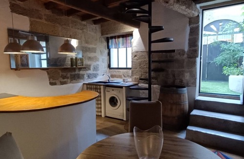 Barbentane House | Holiday Home 'Gite La Paloma' with Wi-Fi and Air Conditioning