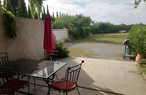 Mouries House | Holiday Home 'Gîte Solène' with Shared Pool, Wi-Fi and Air Conditioning
