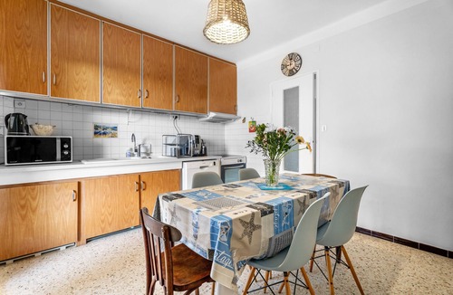 Hyeres House | Holiday Home 'Hyeres Rez De Villa' with Sea View, Private Terrace and Wi-Fi