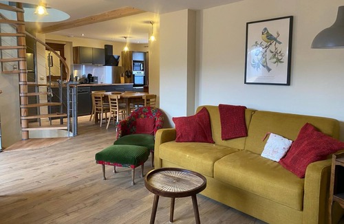 Baratier House | Holiday Home 'La Crémesine' with Mountain View, Private Terrace and Wi-Fi