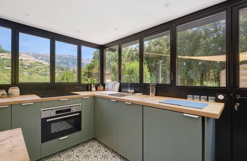Le Bar-sur-Loup House | Holiday Home 'La Bergerie dans les oliviers' with Mountain View, Shared Pool & Wi-Fi