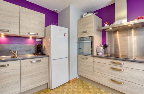 Puimisson House | Holiday Home 'La Galina' with Private Terrace, Wi-Fi and Air Conditioning