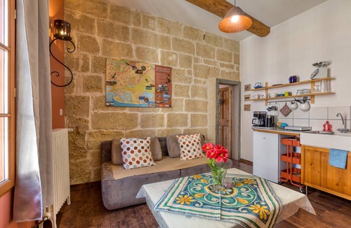 Vauvert Apartment | Holiday Home "La Maison de la Porte Saint Louis"
