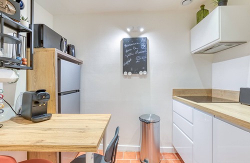 Beziers City Centre House | Holiday Home 'La Reine' with Wi-Fi and Air Conditioning