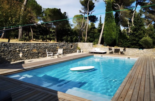Laure-Minervois House | Holiday Home 'Les Pins - Domaine Russol' with Mountain View, Wi-Fi and Air Conditioning