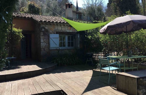 Le Bar-sur-Loup House | Holiday Home 'Le Cabanon Vue Sur La Vallée' with Balcony and Wi-Fi