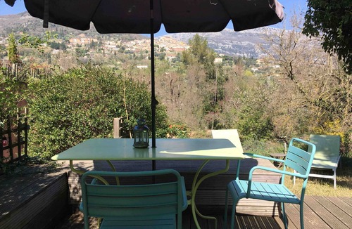 Le Bar-sur-Loup House | Holiday Home 'Le Cabanon Vue Sur La Vallée' with Balcony and Wi-Fi