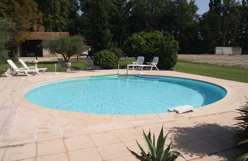 Avignon House | Holiday Home 'Le Mas Des Fleurs' with Private Pool, Private Terrace and Wi-Fi