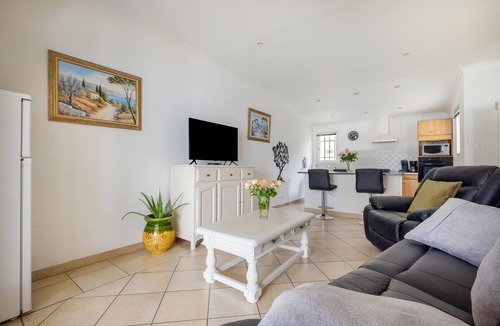 Tourrettes House | Holiday Home 'Maison Piscine Chauffe Jacuzzi' with Private Terrace, Private Garden and Wi-Fi