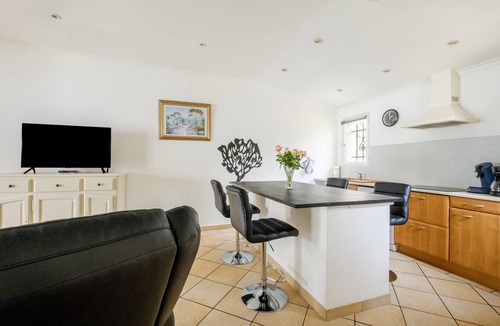 Tourrettes House | Holiday Home 'Maison Piscine Chauffe Jacuzzi' with Private Terrace, Private Garden and Wi-Fi