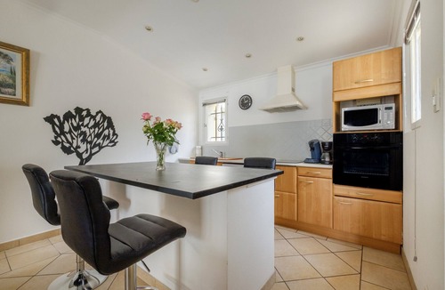 Tourrettes House | Holiday Home 'Maison Piscine Chauffe Jacuzzi' with Private Terrace, Private Garden and Wi-Fi