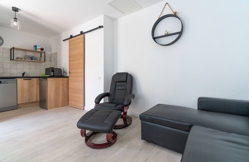 Valras-Plage House | Holiday Home 'Maison De Pecheur, la Rose Des Vents' with Terrace & Wi-Fi