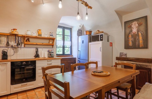 Les Assions House | Holiday Home "Mas de Jallet" with Hill Views, Private Pool and Wi-Fi