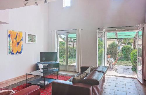 Mougins House | Holiday Home Olivier by Interhome