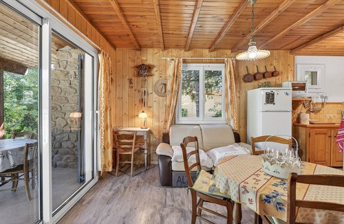 Thorame-Basse House | Holiday Home 'Petit Chalet' with Mountain View, Private Terrace and Private Garden
